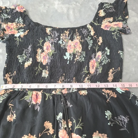 2/$30 Band of Gypsies Black Contrasting Floral Jumpsuit Sz L Flutter Cap Sleeves